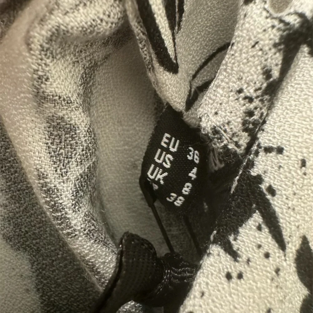 Giraffe Print Maxi Dress - Picture 3 of 5